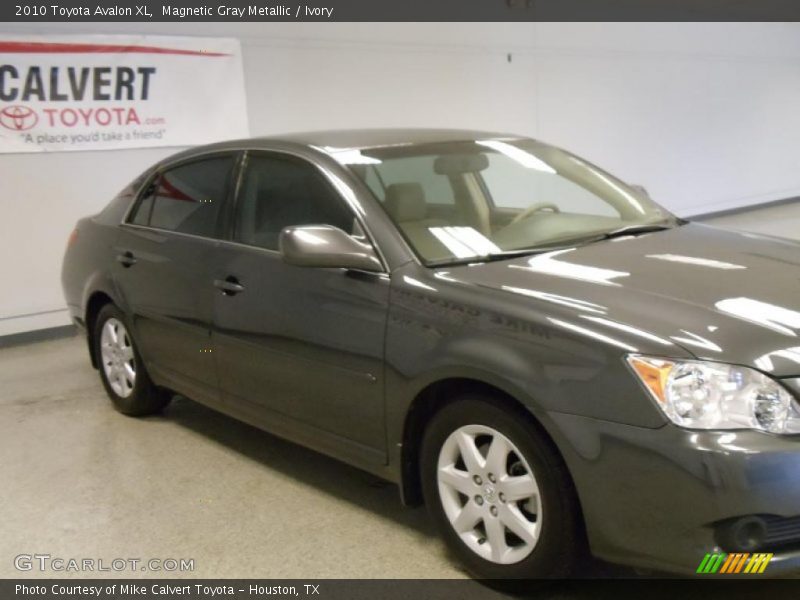 Magnetic Gray Metallic / Ivory 2010 Toyota Avalon XL