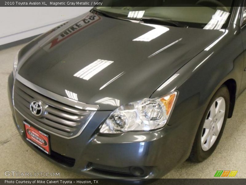 Magnetic Gray Metallic / Ivory 2010 Toyota Avalon XL