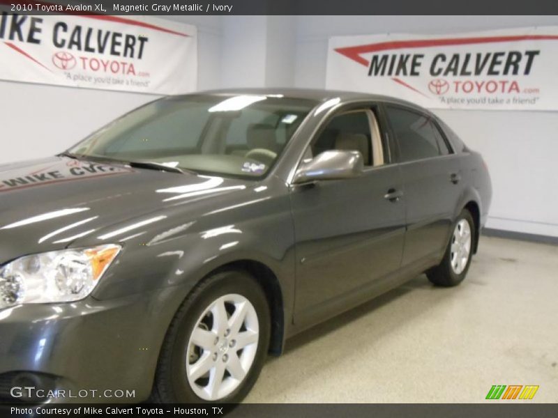 Magnetic Gray Metallic / Ivory 2010 Toyota Avalon XL