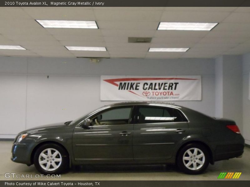 Magnetic Gray Metallic / Ivory 2010 Toyota Avalon XL