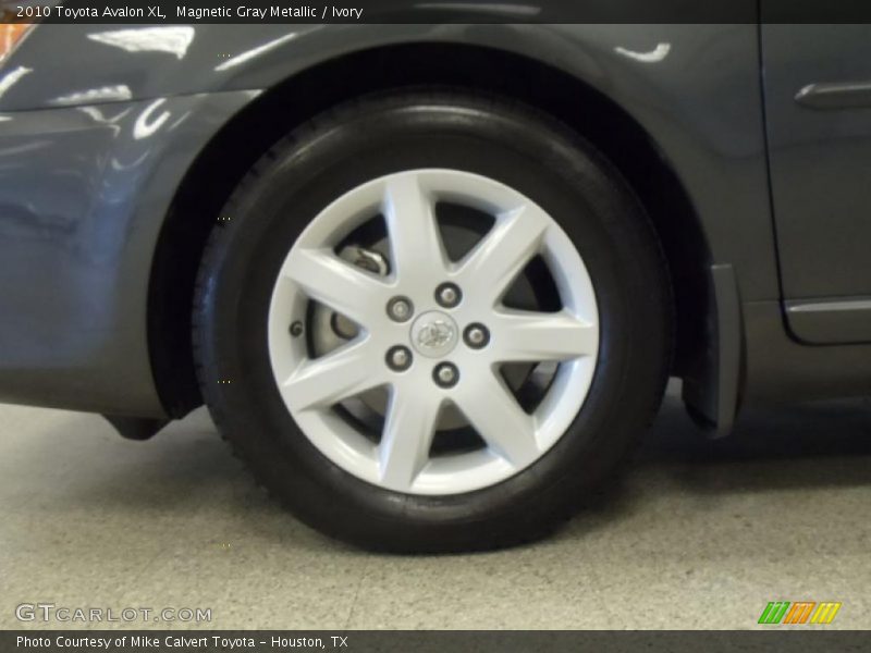 Magnetic Gray Metallic / Ivory 2010 Toyota Avalon XL