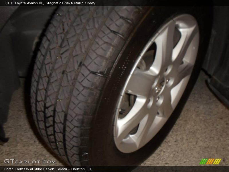 Magnetic Gray Metallic / Ivory 2010 Toyota Avalon XL