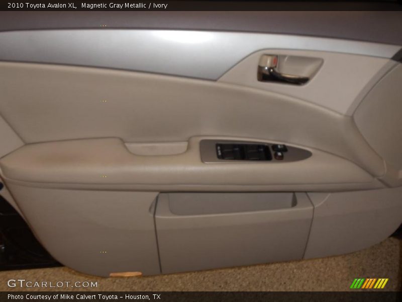 Magnetic Gray Metallic / Ivory 2010 Toyota Avalon XL