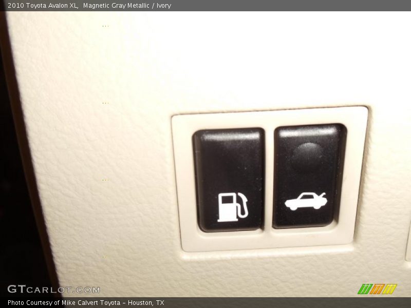 Magnetic Gray Metallic / Ivory 2010 Toyota Avalon XL