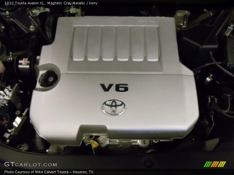 Magnetic Gray Metallic / Ivory 2010 Toyota Avalon XL
