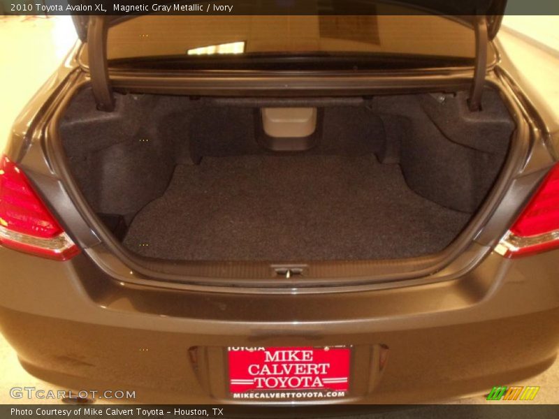 Magnetic Gray Metallic / Ivory 2010 Toyota Avalon XL