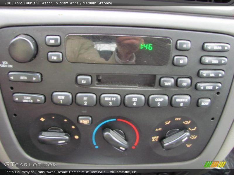 Controls of 2003 Taurus SE Wagon