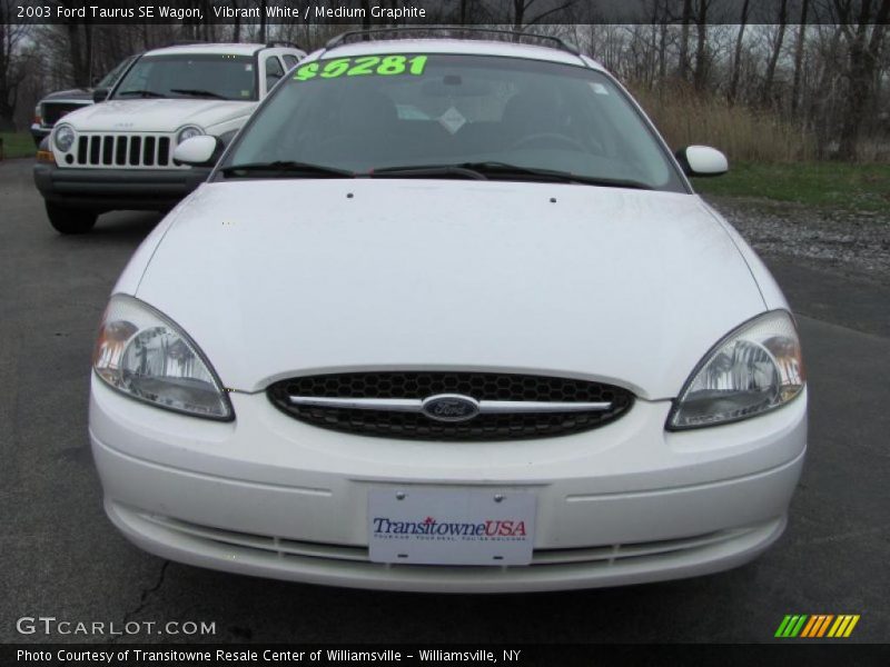 Vibrant White / Medium Graphite 2003 Ford Taurus SE Wagon