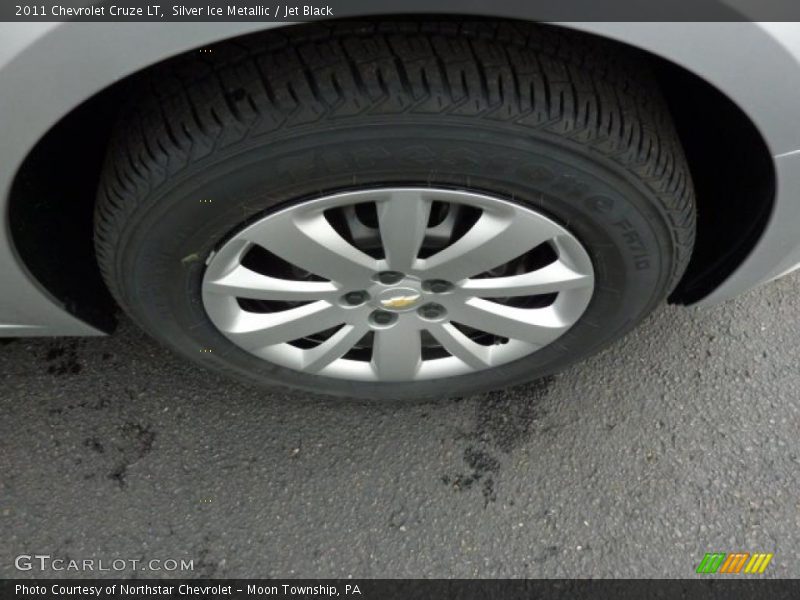 Silver Ice Metallic / Jet Black 2011 Chevrolet Cruze LT