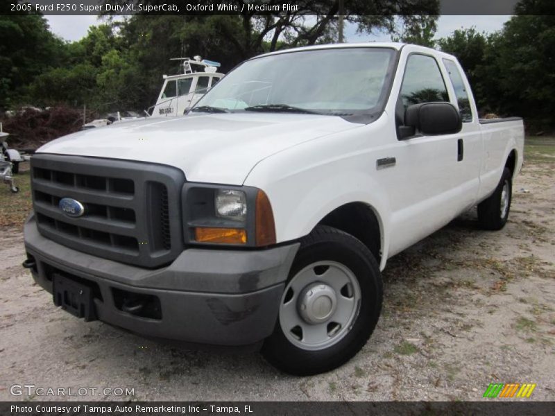 Front 3/4 View of 2005 F250 Super Duty XL SuperCab