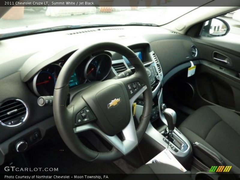 Summit White / Jet Black 2011 Chevrolet Cruze LT