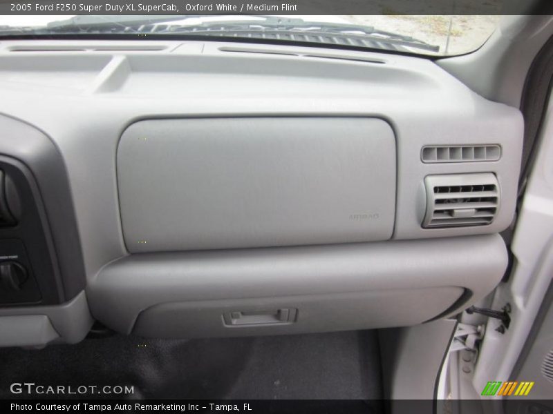Oxford White / Medium Flint 2005 Ford F250 Super Duty XL SuperCab