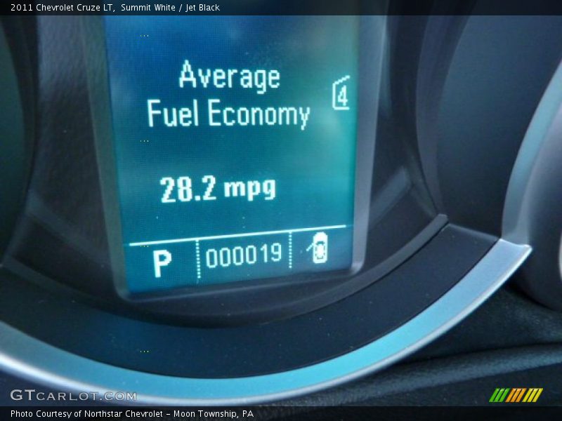 Summit White / Jet Black 2011 Chevrolet Cruze LT