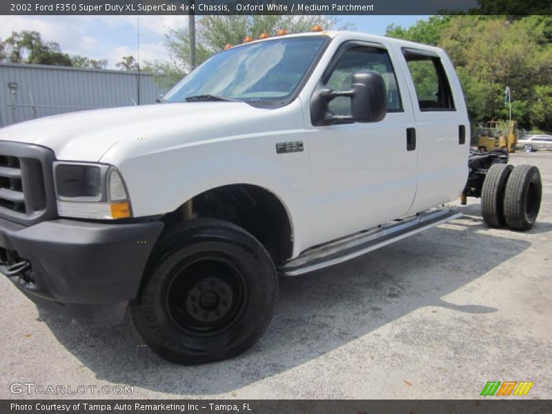 Oxford White / Medium Parchment 2002 Ford F350 Super Duty XL SuperCab 4x4 Chassis