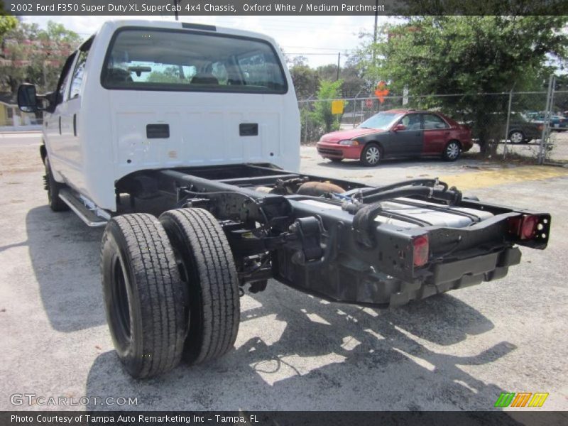 Oxford White / Medium Parchment 2002 Ford F350 Super Duty XL SuperCab 4x4 Chassis