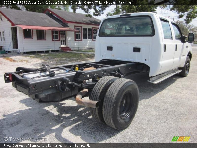 Oxford White / Medium Parchment 2002 Ford F350 Super Duty XL SuperCab 4x4 Chassis