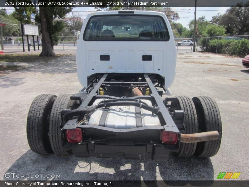 Oxford White / Medium Parchment 2002 Ford F350 Super Duty XL SuperCab 4x4 Chassis