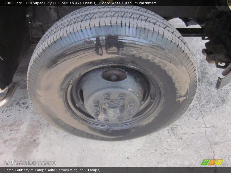 Oxford White / Medium Parchment 2002 Ford F350 Super Duty XL SuperCab 4x4 Chassis