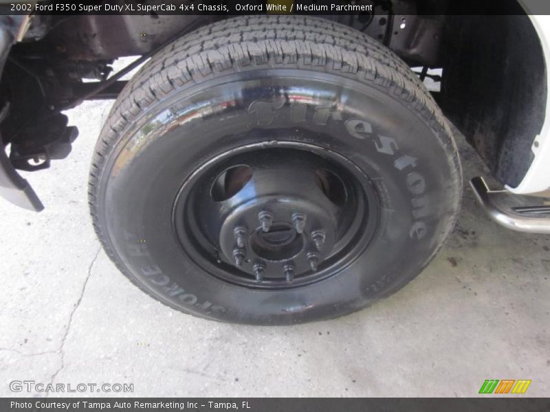 Oxford White / Medium Parchment 2002 Ford F350 Super Duty XL SuperCab 4x4 Chassis