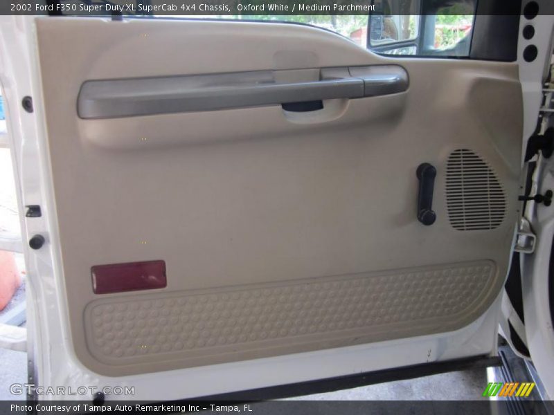 Oxford White / Medium Parchment 2002 Ford F350 Super Duty XL SuperCab 4x4 Chassis