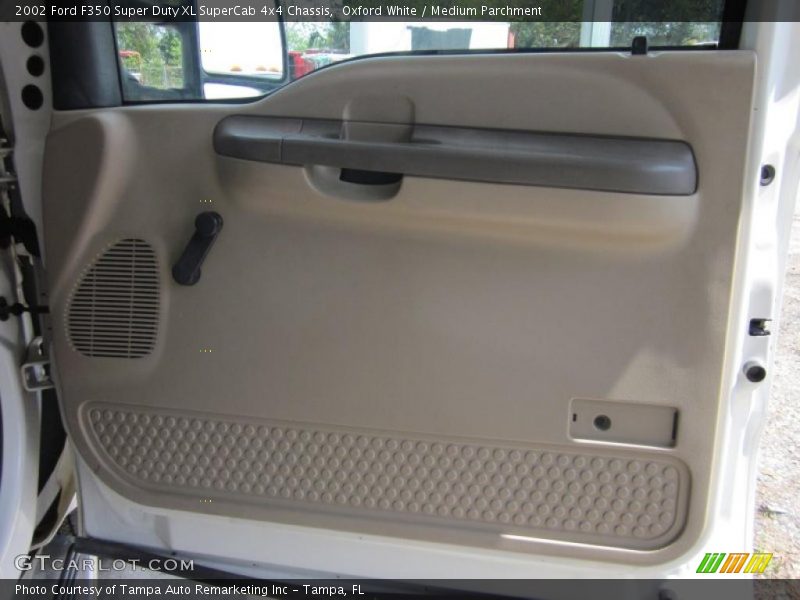 Oxford White / Medium Parchment 2002 Ford F350 Super Duty XL SuperCab 4x4 Chassis