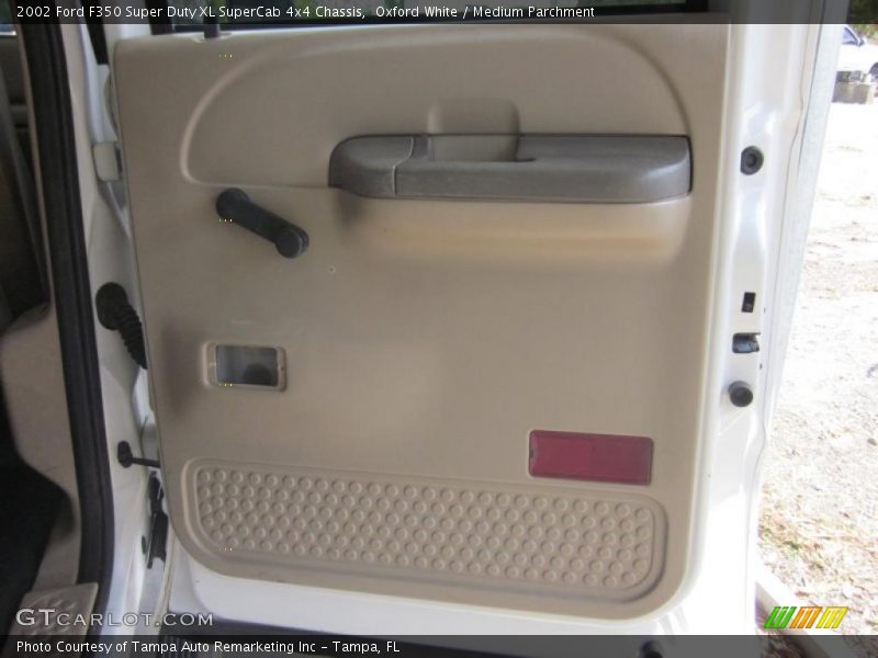 Oxford White / Medium Parchment 2002 Ford F350 Super Duty XL SuperCab 4x4 Chassis
