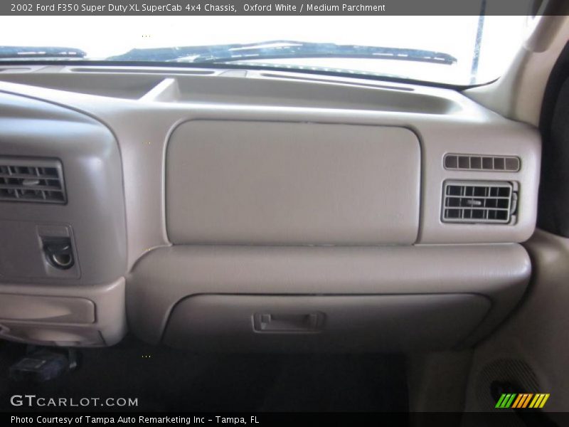 Oxford White / Medium Parchment 2002 Ford F350 Super Duty XL SuperCab 4x4 Chassis