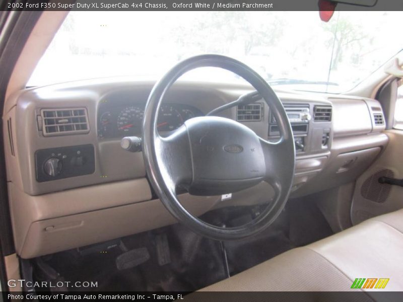 Oxford White / Medium Parchment 2002 Ford F350 Super Duty XL SuperCab 4x4 Chassis