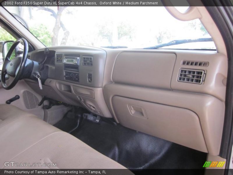 Oxford White / Medium Parchment 2002 Ford F350 Super Duty XL SuperCab 4x4 Chassis