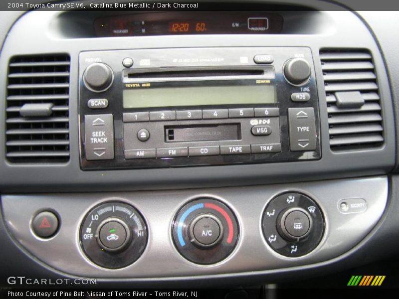 Controls of 2004 Camry SE V6