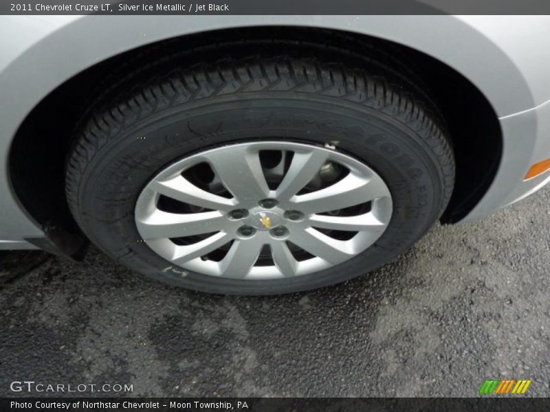 Silver Ice Metallic / Jet Black 2011 Chevrolet Cruze LT