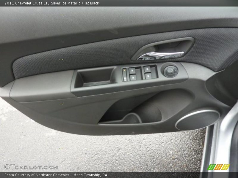 Silver Ice Metallic / Jet Black 2011 Chevrolet Cruze LT