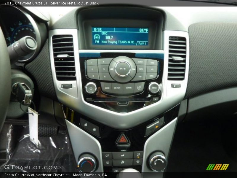 Silver Ice Metallic / Jet Black 2011 Chevrolet Cruze LT