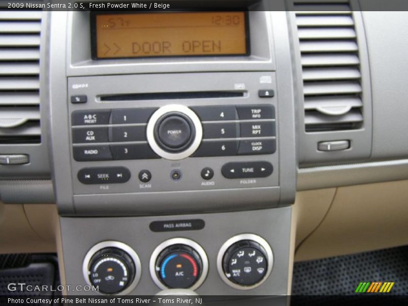 Fresh Powder White / Beige 2009 Nissan Sentra 2.0 S