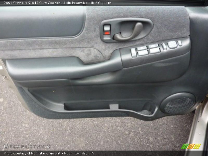 Door Panel of 2001 S10 LS Crew Cab 4x4