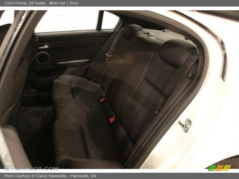 White Hot / Onyx 2009 Pontiac G8 Sedan