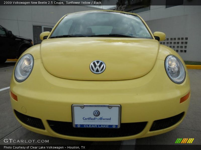 Sunflower Yellow / Black 2009 Volkswagen New Beetle 2.5 Coupe