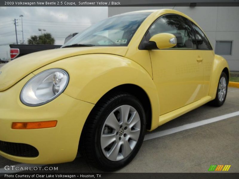 Sunflower Yellow / Black 2009 Volkswagen New Beetle 2.5 Coupe
