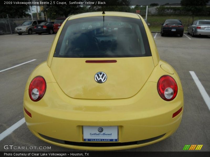 Sunflower Yellow / Black 2009 Volkswagen New Beetle 2.5 Coupe