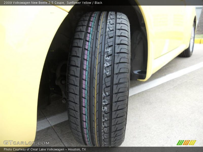 Sunflower Yellow / Black 2009 Volkswagen New Beetle 2.5 Coupe