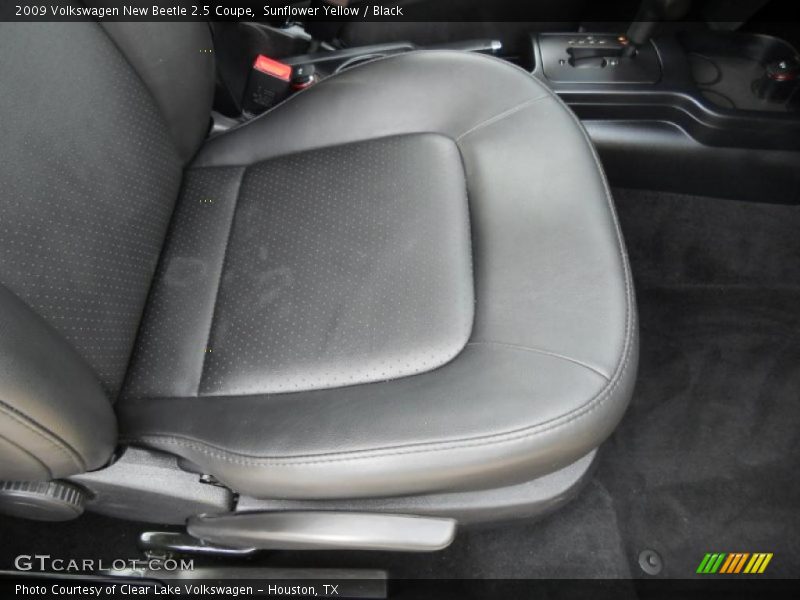 Sunflower Yellow / Black 2009 Volkswagen New Beetle 2.5 Coupe