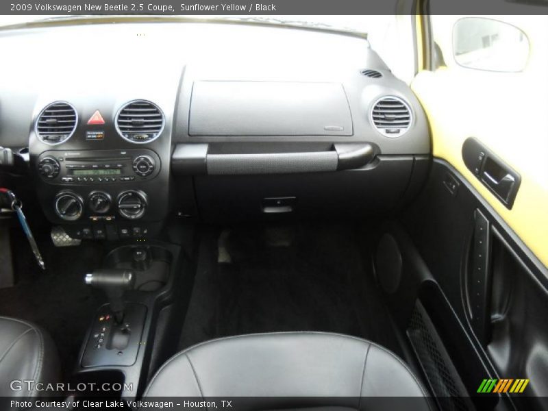 Sunflower Yellow / Black 2009 Volkswagen New Beetle 2.5 Coupe