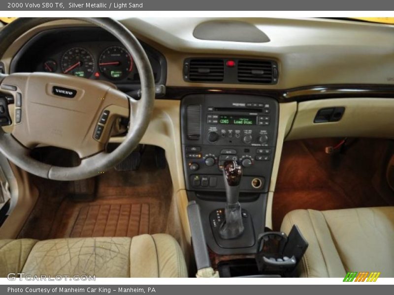 Dashboard of 2000 S80 T6