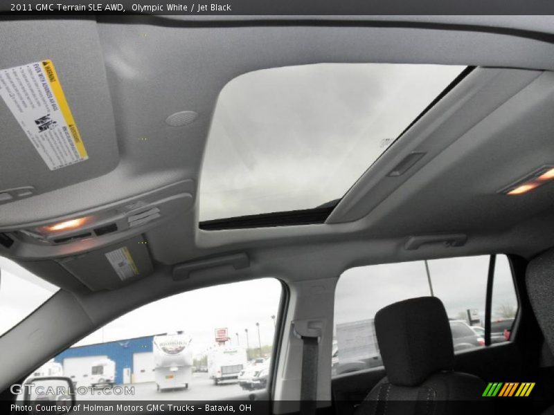 Olympic White / Jet Black 2011 GMC Terrain SLE AWD