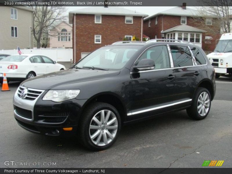 Front 3/4 View of 2010 Touareg TDI 4XMotion