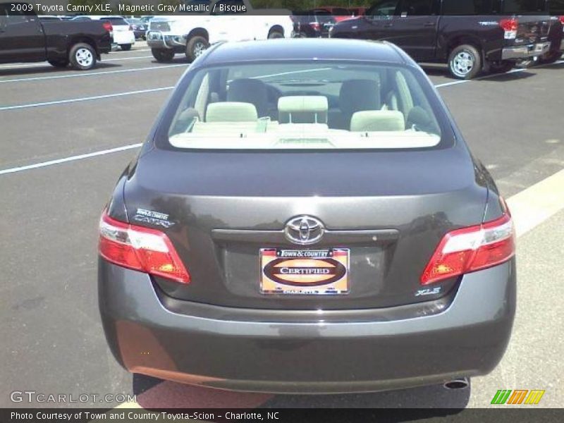 Magnetic Gray Metallic / Bisque 2009 Toyota Camry XLE