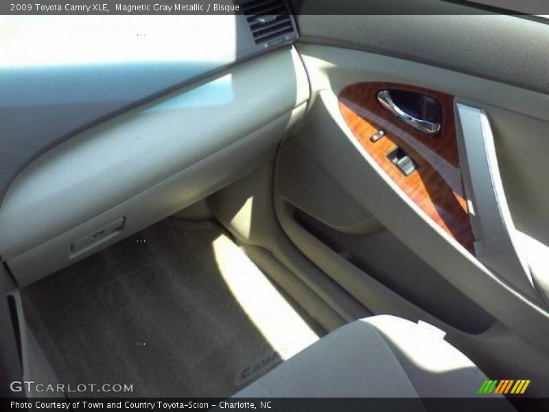 Magnetic Gray Metallic / Bisque 2009 Toyota Camry XLE