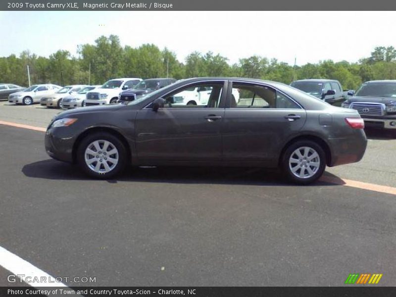 Magnetic Gray Metallic / Bisque 2009 Toyota Camry XLE