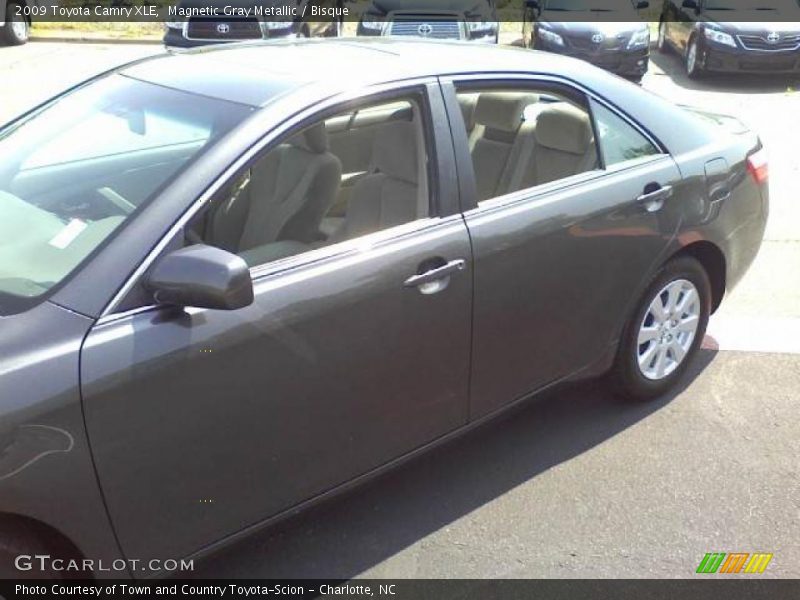 Magnetic Gray Metallic / Bisque 2009 Toyota Camry XLE
