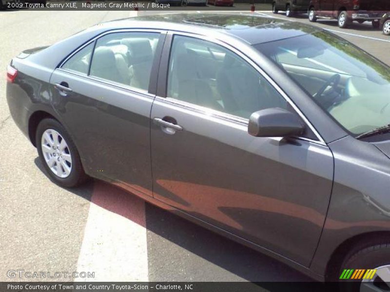 Magnetic Gray Metallic / Bisque 2009 Toyota Camry XLE